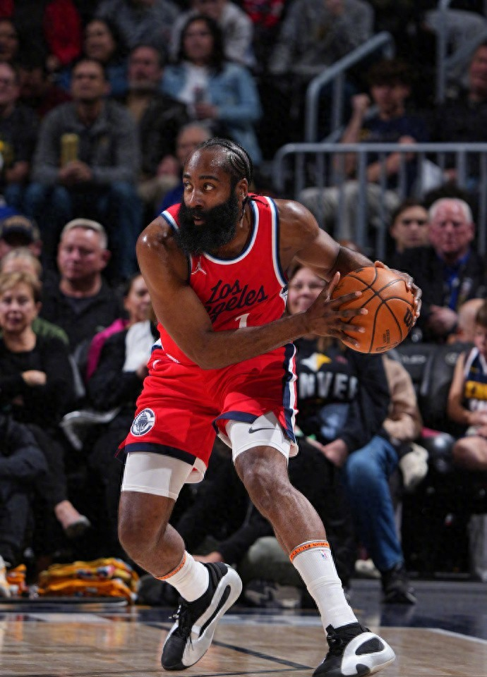 九游娱乐平台 -NBA季后赛今晚走向成谜；夏洛特黄蜂队长鼓劲；压力陡增；控场能力受关注(nba季后赛新闻最新消息)