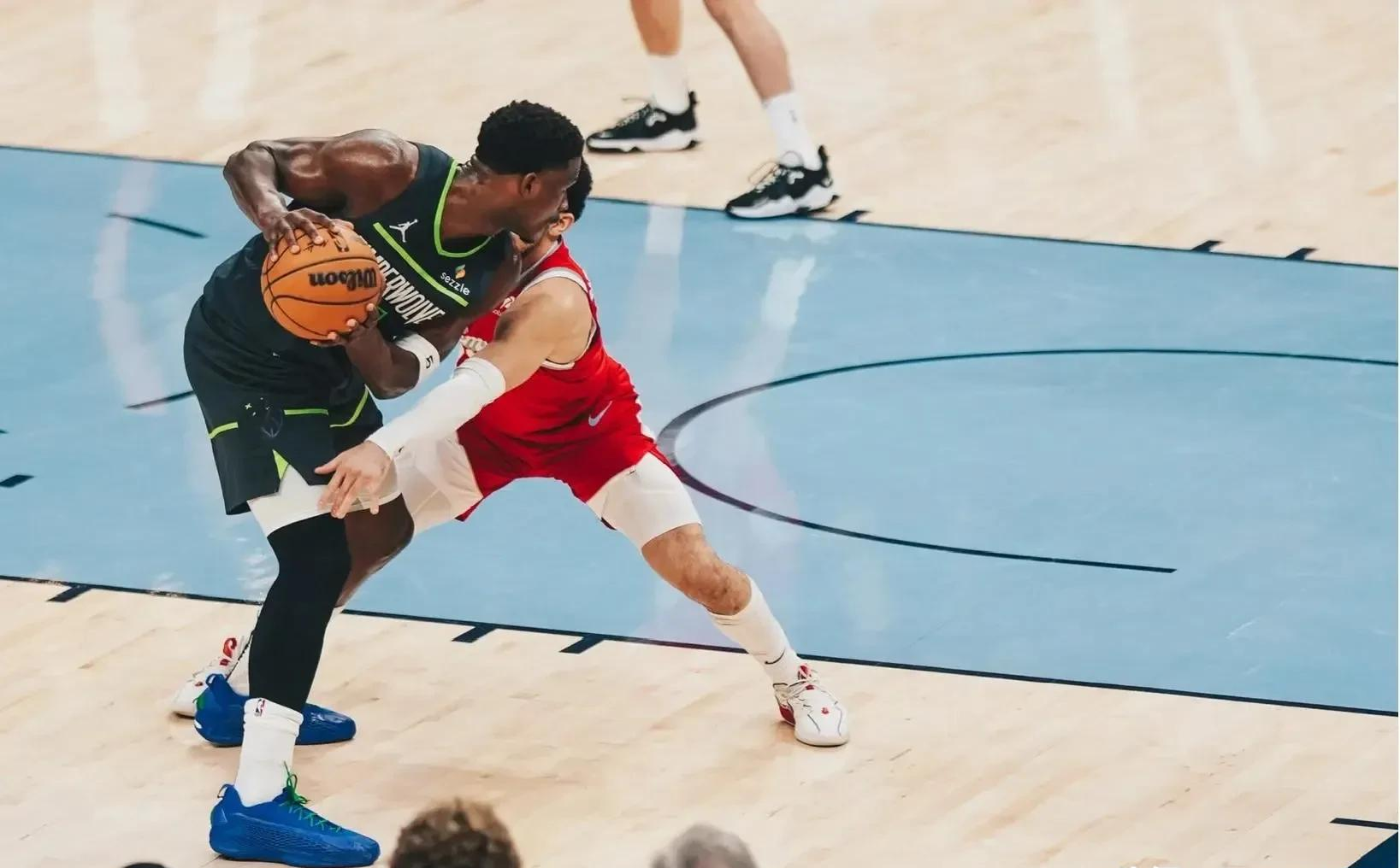 NBA常规赛冲刺阶段走向成谜，新奥尔良鹈鹕回应争议，球迷炸锅，训练强度明显提升的简单介绍