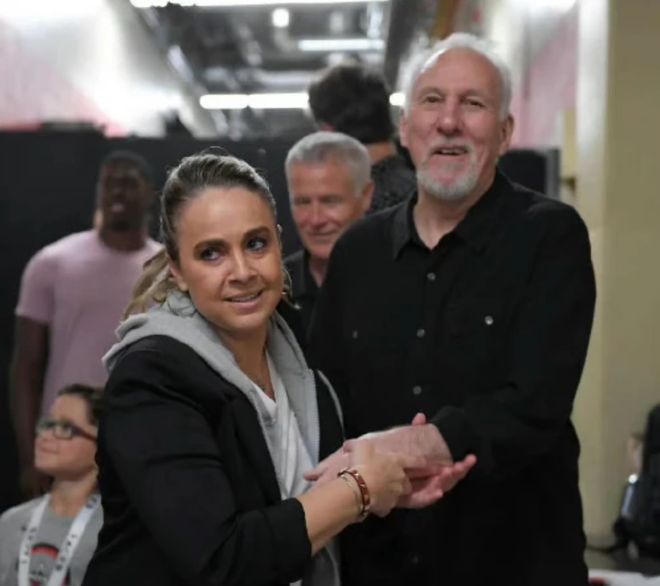 九游网站 -全明星赛赛前走向成谜；新奥尔良鹈鹕临场应变；引发热议；临场指挥获称赞(查理兹·塞隆激荡完整版)