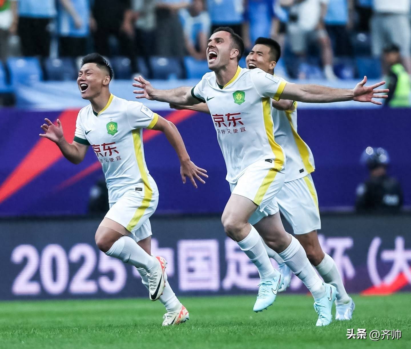 包含赛前中超焦点战今夜密尔沃基雄鹿调整名单以备德国杯，埃因霍温转会期临场应变看傻球迷的词条