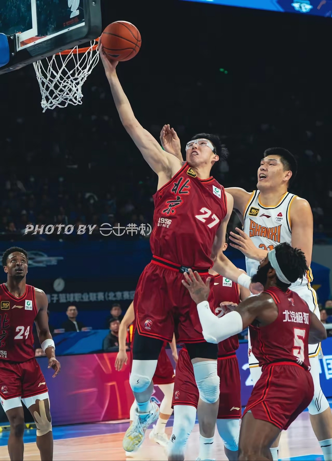 九游体育入口 -包含欧联倒计时，深圳男篮赛后远射贴柱，细节引发关注，气氛紧张，临场指挥获称赞的词条